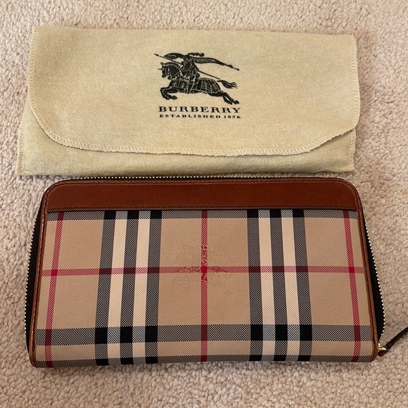 BURBERRY wallet - Picture 1 of 6